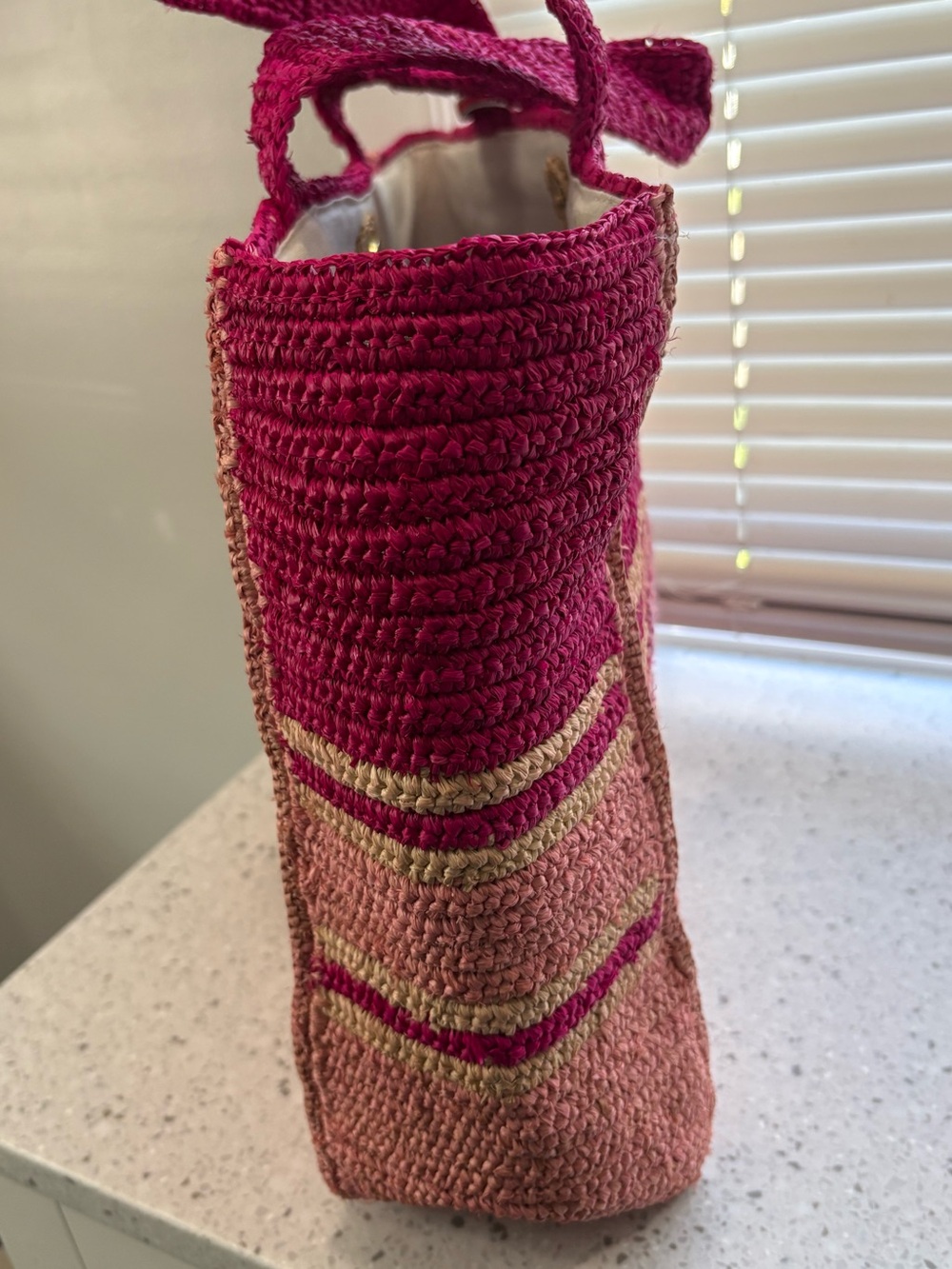 NWT BTB Los Angeles straw tote bag with "Hola Beaches" embroidered lettering - Picture 5 of 15